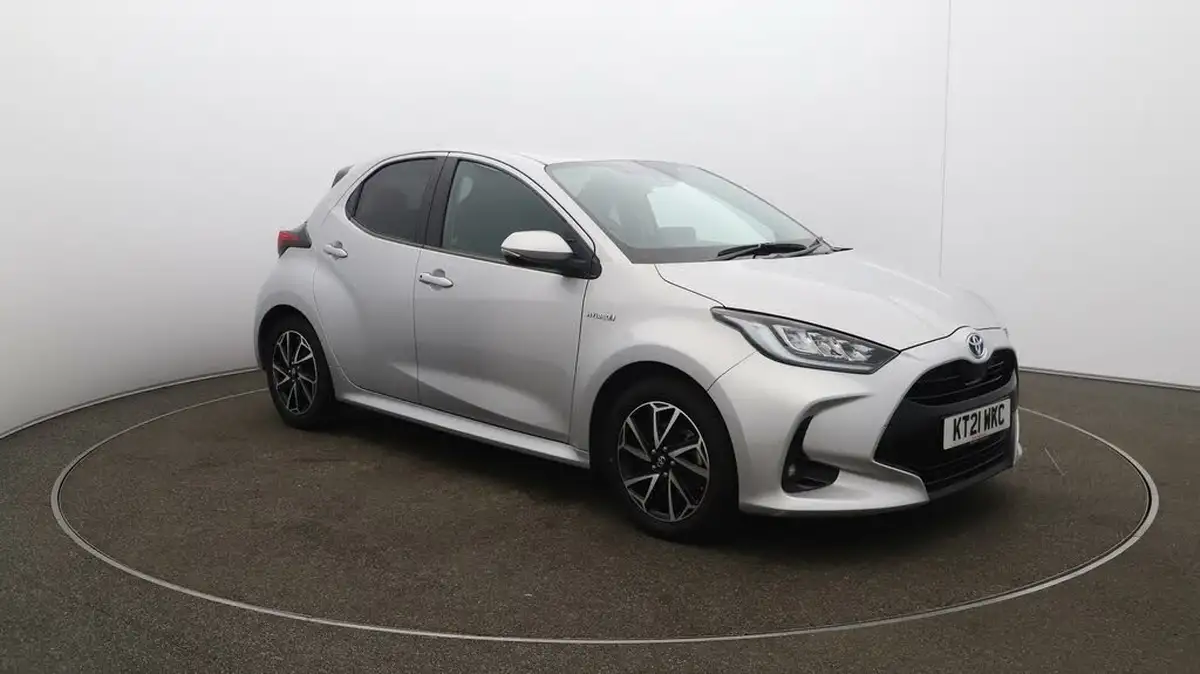 2021-toyota-yaris-15-vvt-i-design-big-1
