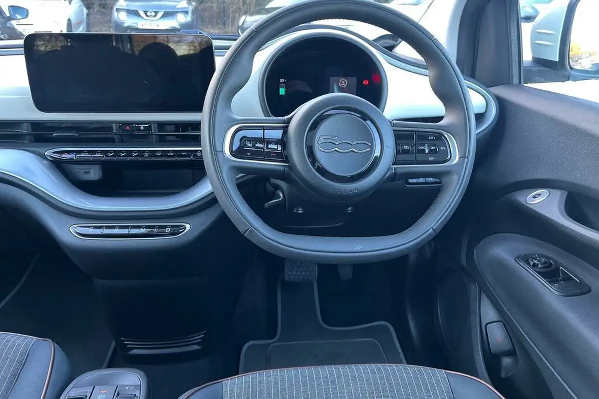 2021-fiat-500-e-icon-big-14