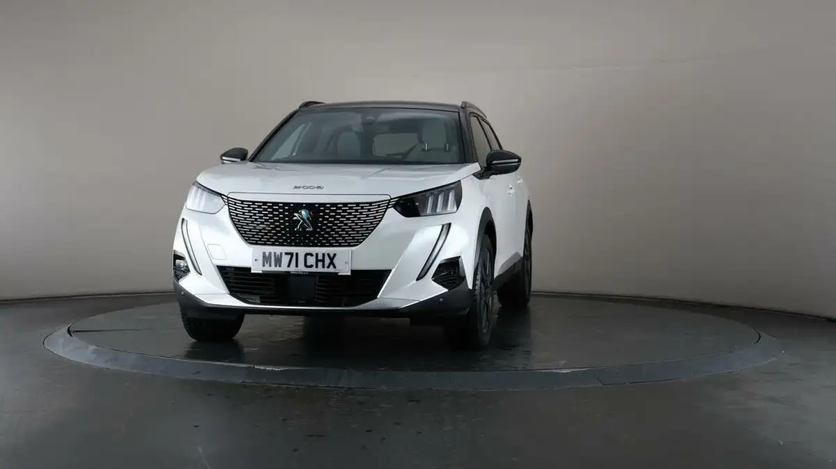 2021-peugeot-2008-suv-e-gt-premium-50kwh-big-39