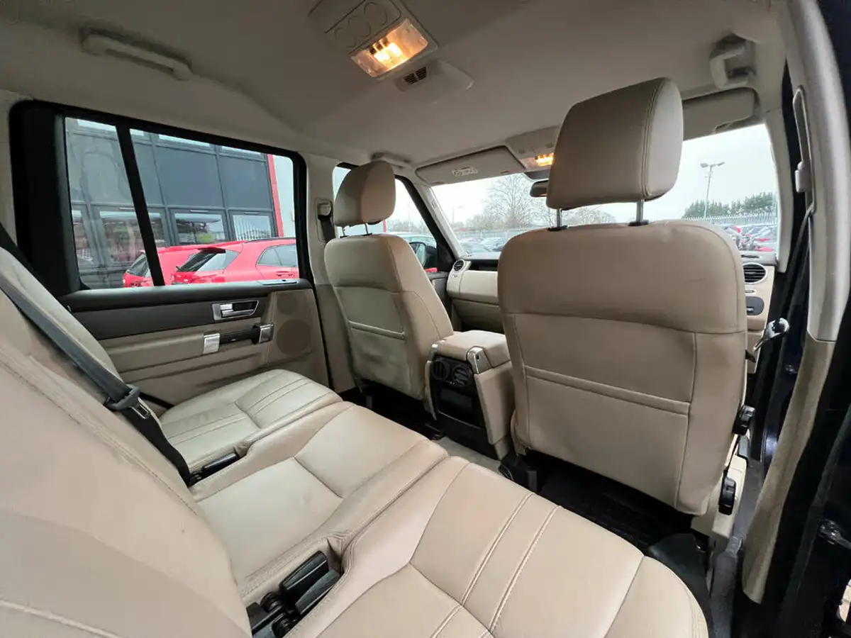 2015-land-rover-discovery-4-30td-se-tech-big-22