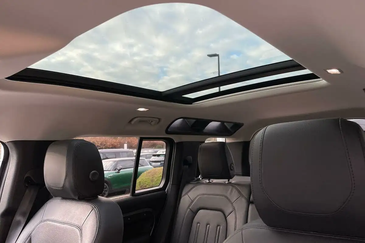2021-land-rover-110-defender-30-d250-hard-top-s-110-big-4