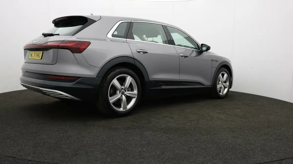 2021-audi-e-tron-50e-technik-station-wagon-big-6
