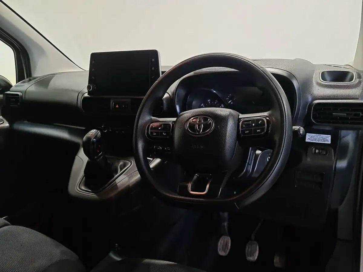 2021-toyota-proace-city-15d-icon-100hpeu6dt-e-l1-big-35