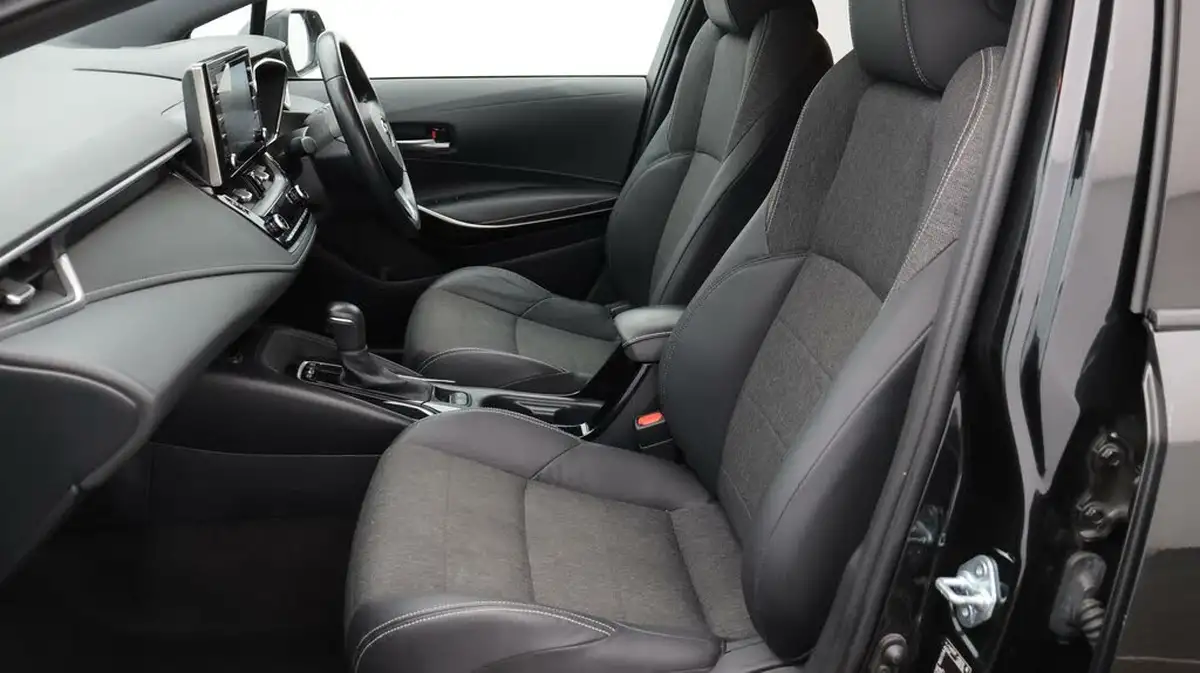 2021-toyota-corolla-18-vvt-i-design-trk-hatchback-5d-big-14
