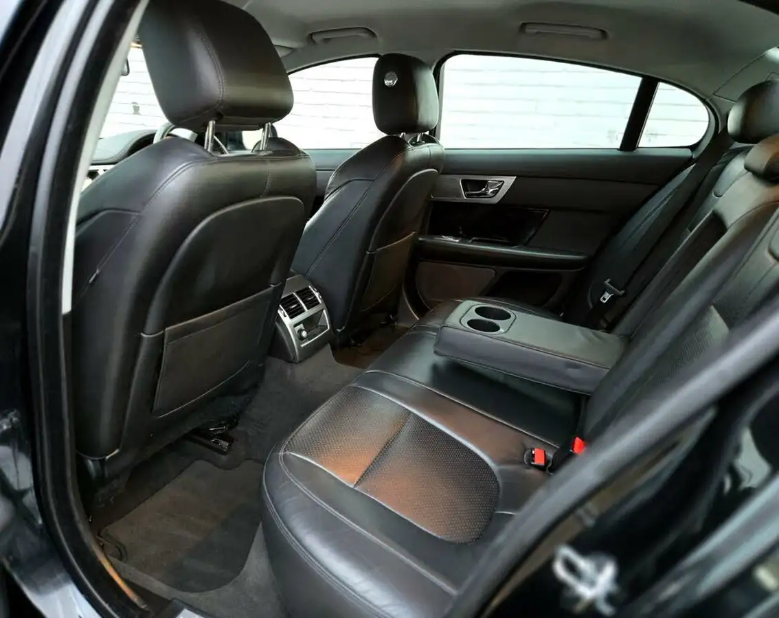 2013-jaguar-xf-30-premium-luxury-big-13