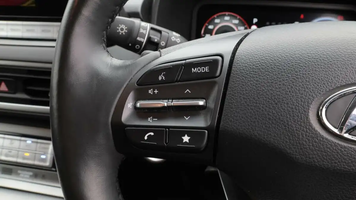 2022-hyundai-kona-e-premium-204ps-64kwh-7kw-obc-big-24
