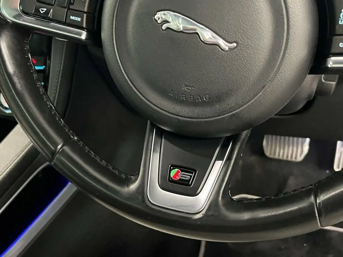 2016-jaguar-f-pace-30td-1st-edition-big-33