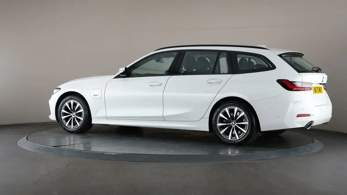 2022-bmw-3-series-20-330e-sport-touring-5d-big-71