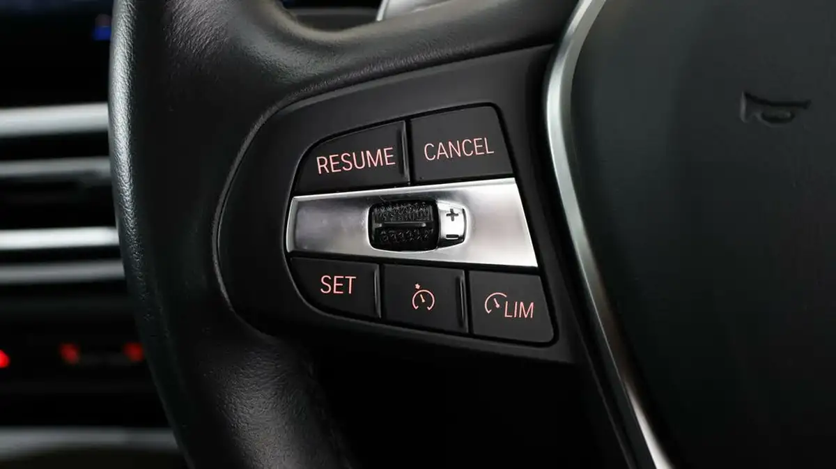 2022-bmw-3-series-20-330e-sport-touring-5d-big-25