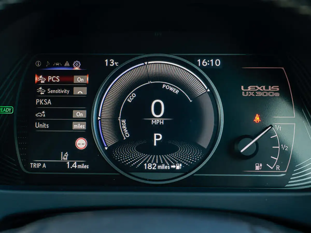 2021-lexus-ux-300e-e-ux-big-14