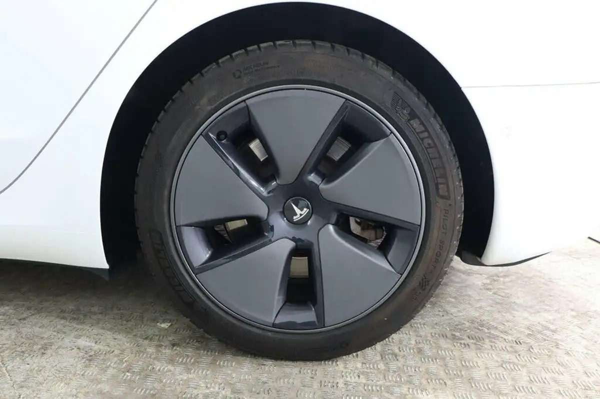 2021-tesla-model-3-e-long-range-4x4-big-13