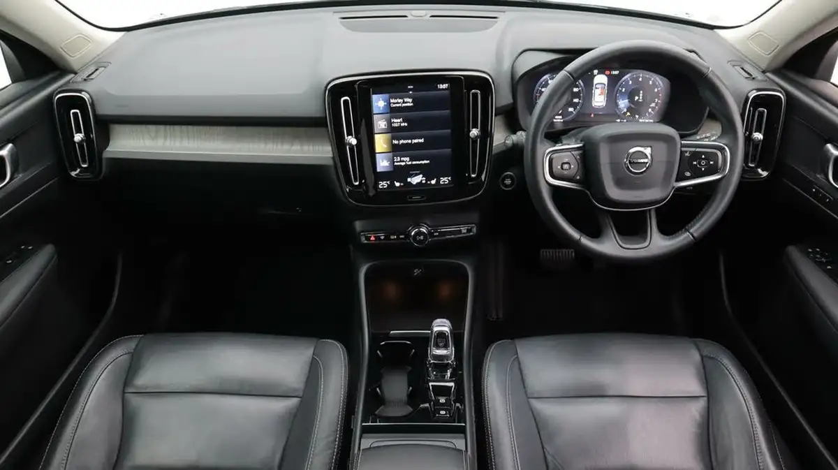 2020-volvo-xc40-20-t4-inscription-awd-big-13
