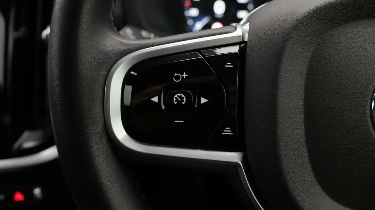 2021-volvo-v60-20-b3-r-design-160bhp-big-24