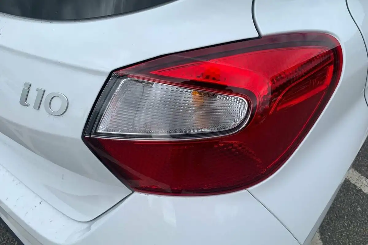 2023-hyundai-i10-12-premium-big-26