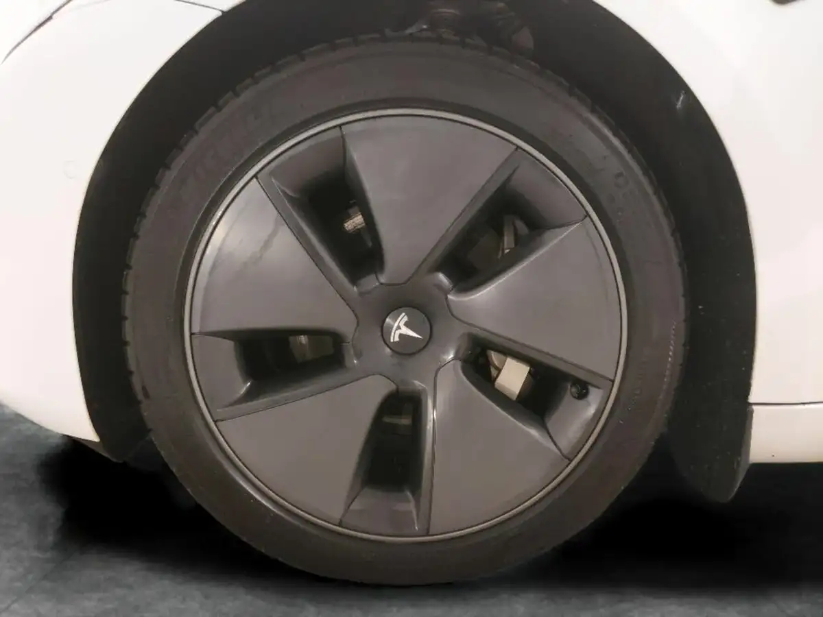 2020-tesla-model-3-e-long-range-big-21