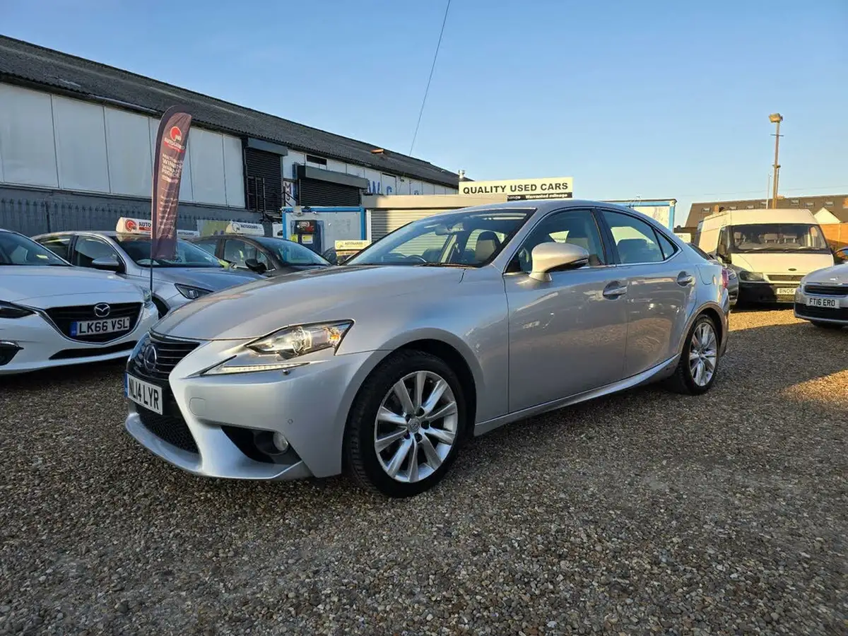 2014-lexus-is-300h-25-luxury-big-5