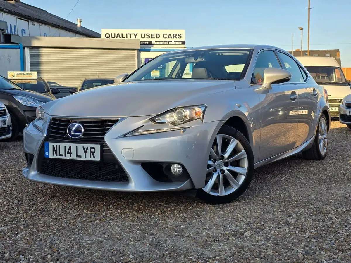 2014-lexus-is-300h-25-luxury-big-1