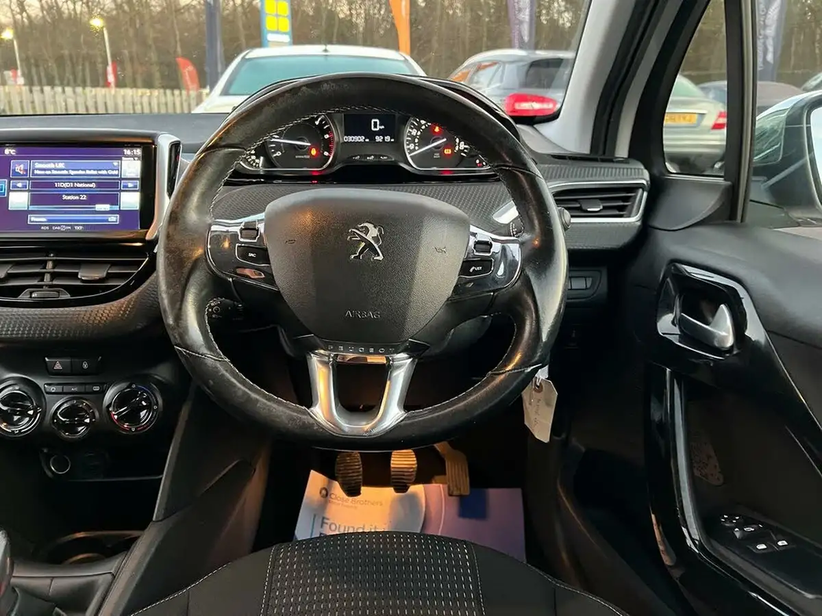 2016-peugeot-208-16bluehdi-allure-100bhp-non-ss-5d-big-12
