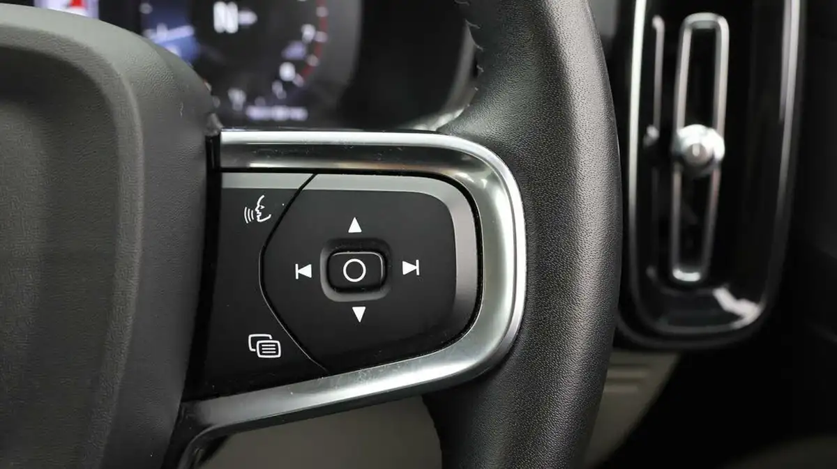 2021-volvo-xc40-15-t3-inscription-pro-163bhp-big-21