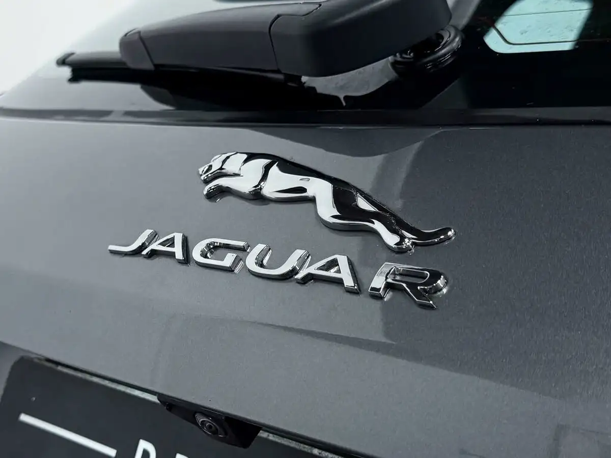 2022-jaguar-f-pace-20-d200-r-dynamic-s-big-15