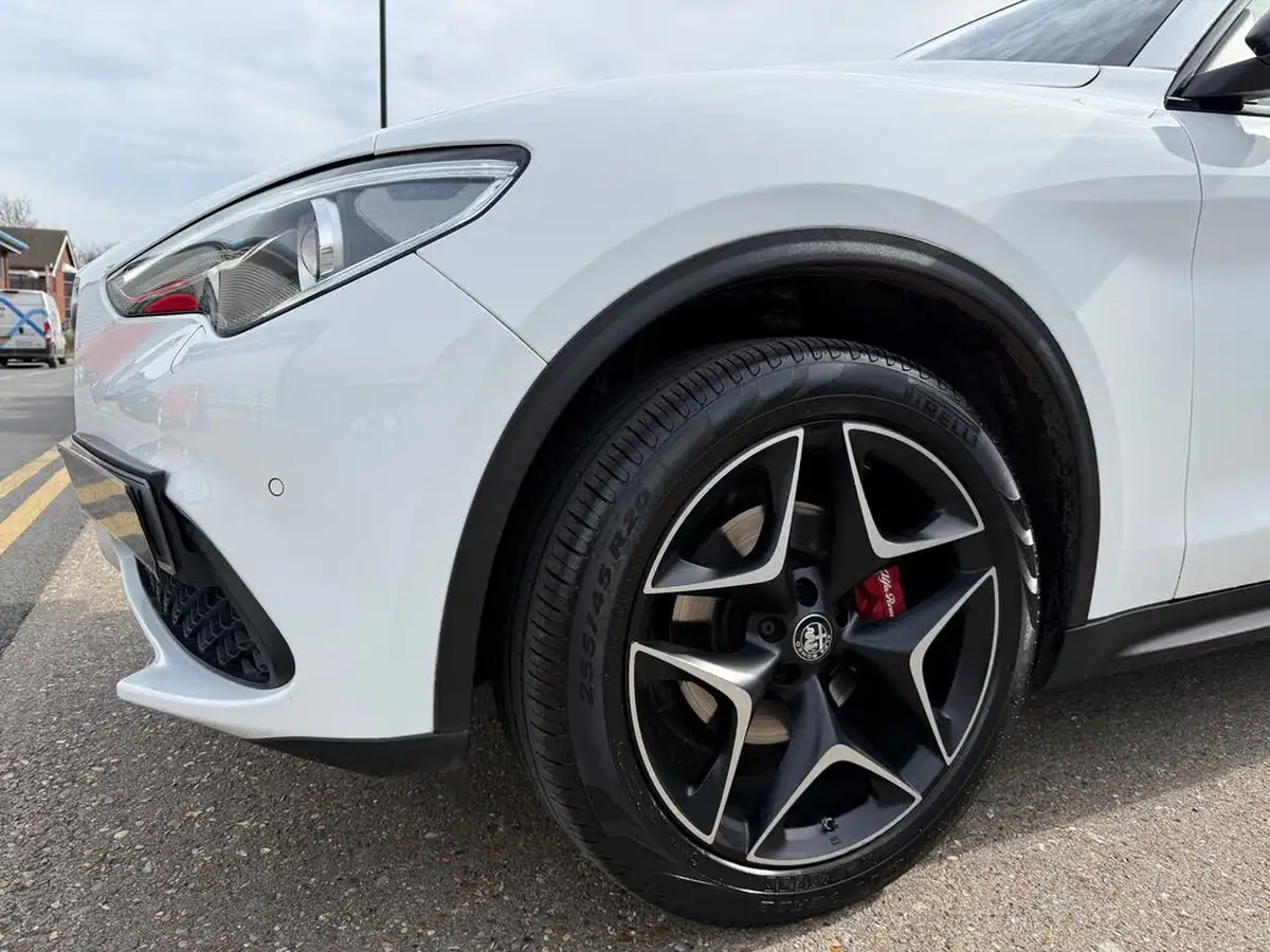 2019-alfa-romeo-stelvio-20-ti-big-10