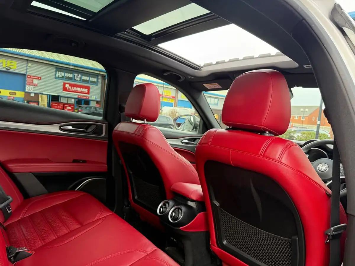 2019-alfa-romeo-stelvio-20-ti-big-58