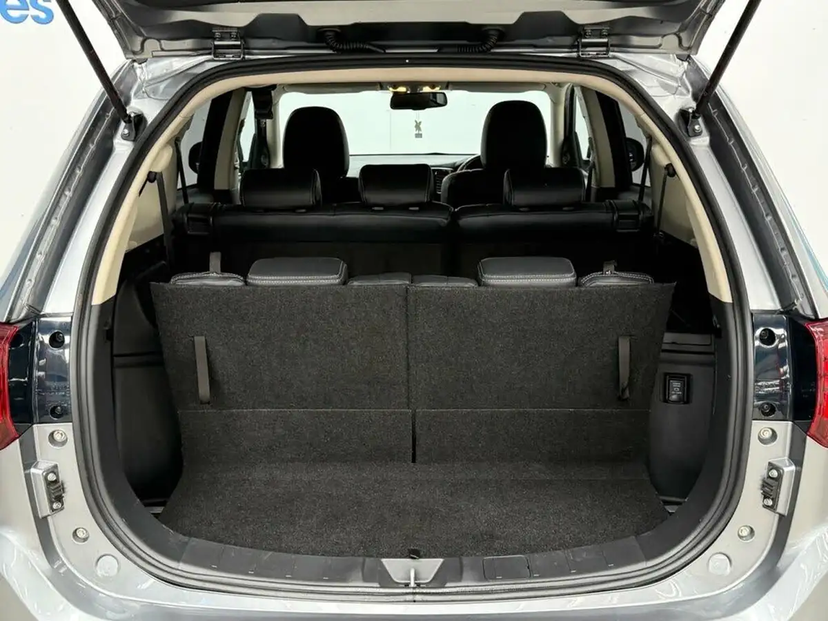 2017-mitsubishi-outlander-22di-d-3-big-24