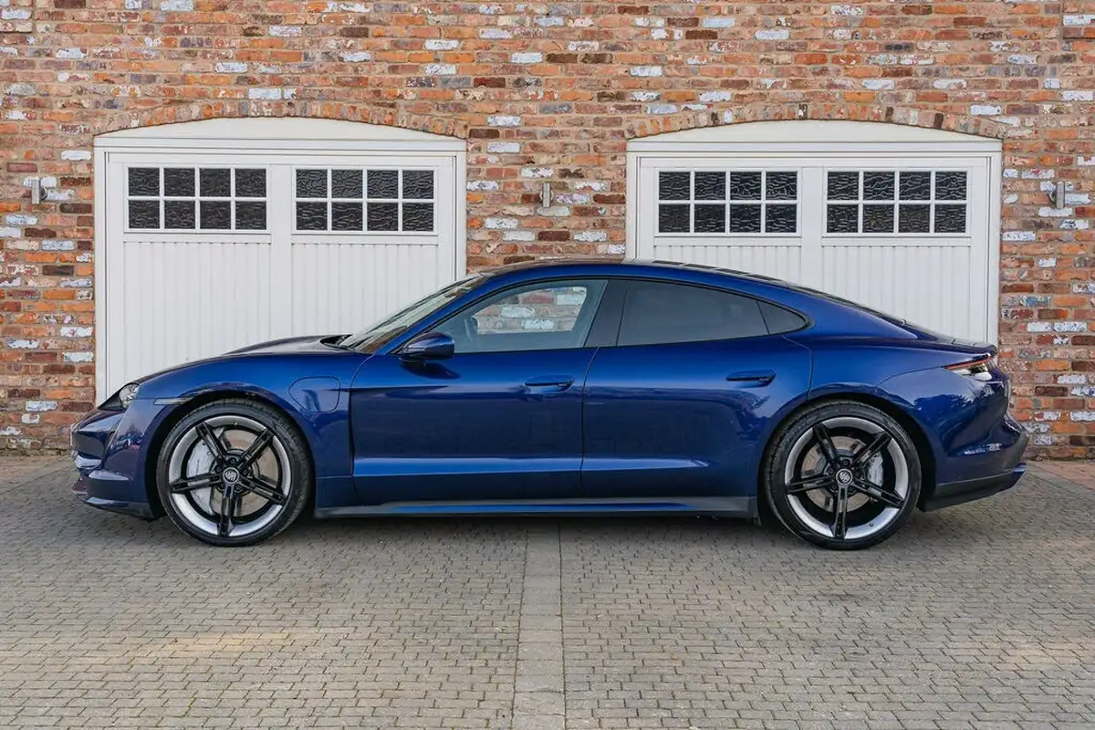 2020-porsche-taycan-e-turbo-big-13