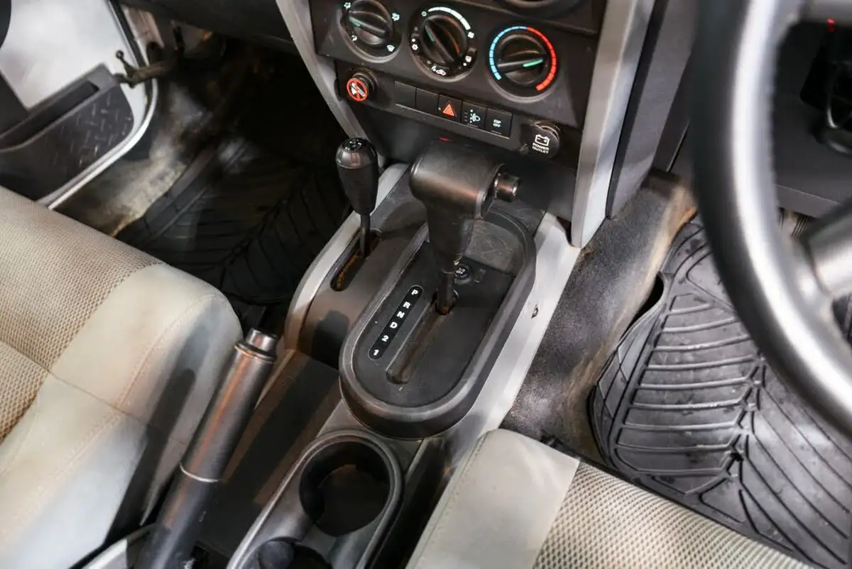 2008-jeep-wrangler-28crd-sahara-5d-auto-big-13