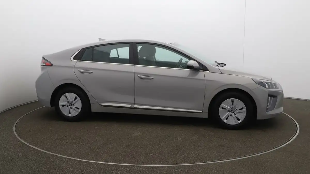 2021-hyundai-ioniq-16-gdi-premium-hybrid-big-46