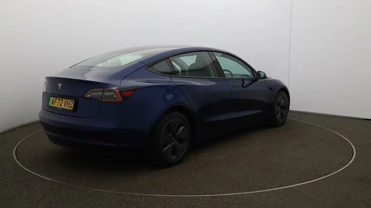 2022-tesla-model-3-e-rwd-big-7