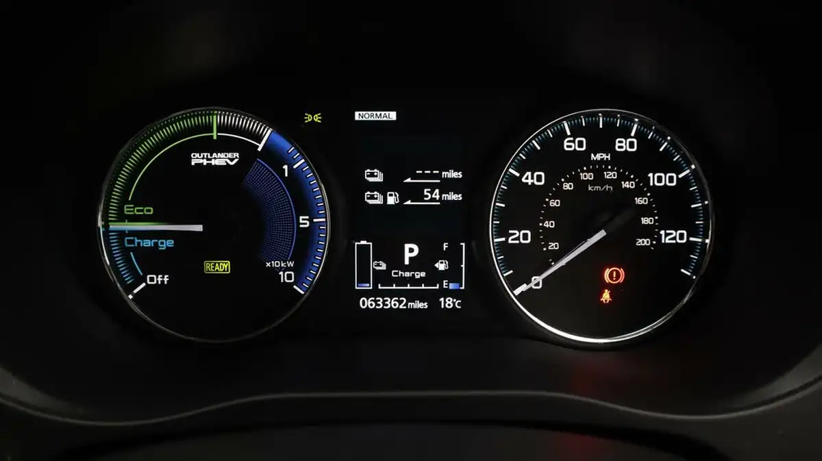 2020-mitsubishi-outlander-24-design-phev-big-10