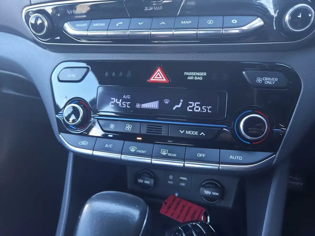 2018-hyundai-ioniq-16-gdi-premium-hybrid-big-17