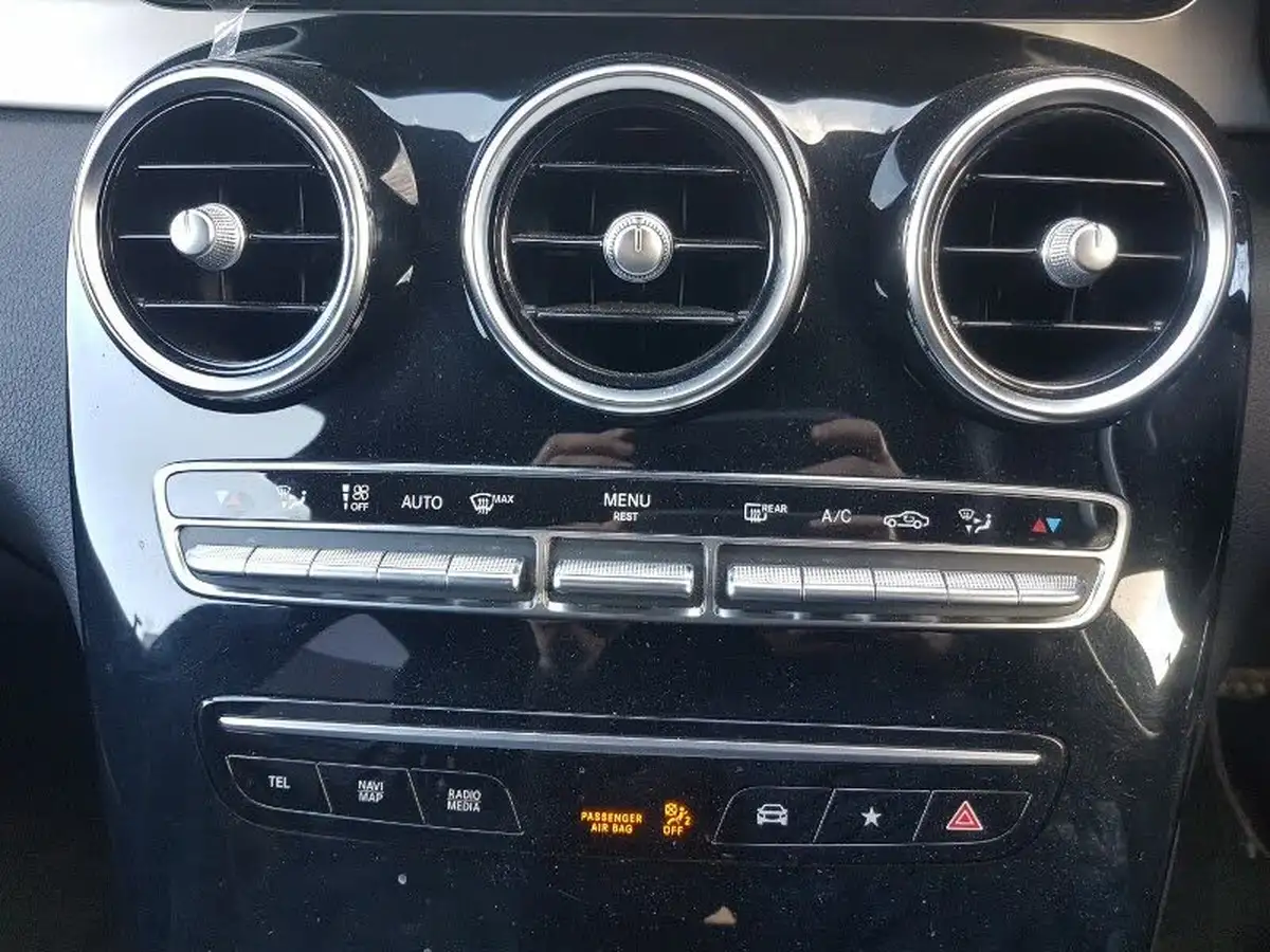 2022-mercedes-benz-glc-class-20d-glc220d-amg-line-195ps-station-wagon-5d-1950cc-4matic-plus-big-10