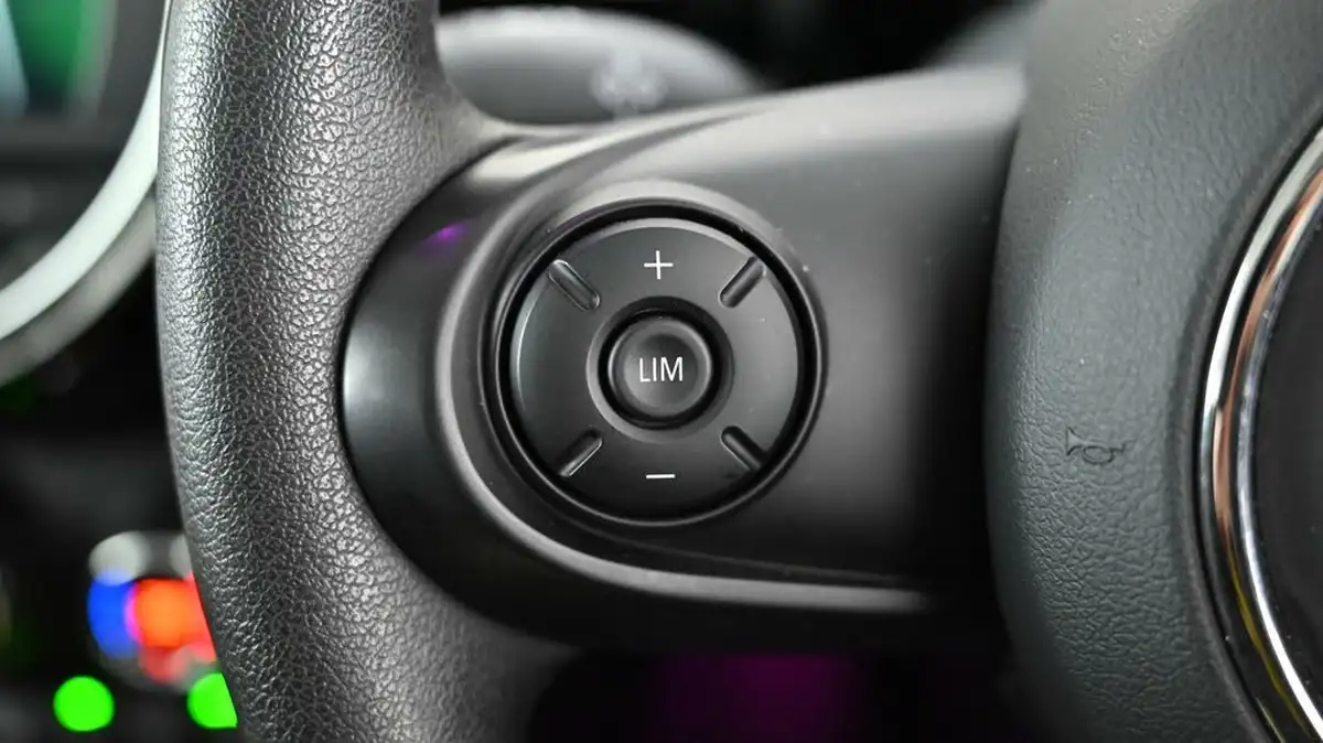 2021-mini-countryman-15-cooper-classic-big-21
