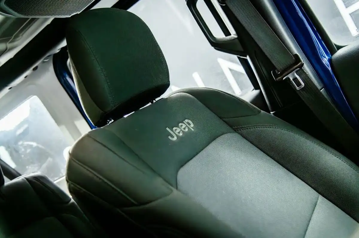 2019-jeep-wrangler-20-gme-sahara-hard-5d-big-18