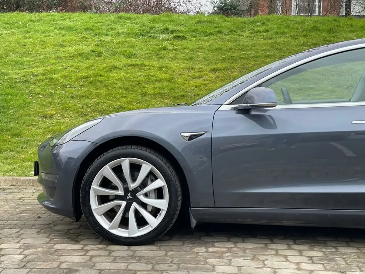 2020-tesla-model-3-e-long-range-big-63
