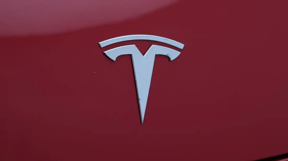 2022-tesla-model-y-e-long-range-big-23