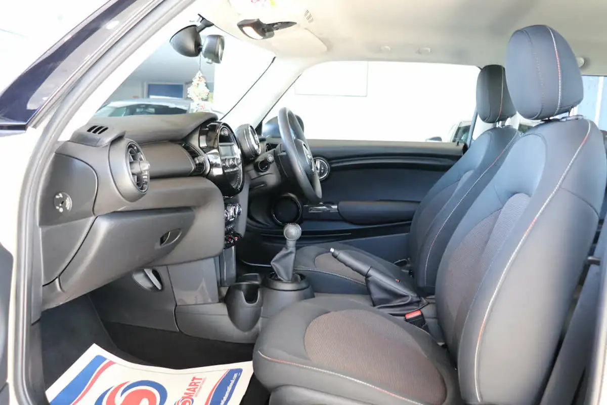 2017-mini-cooper-12-one-3d-big-32