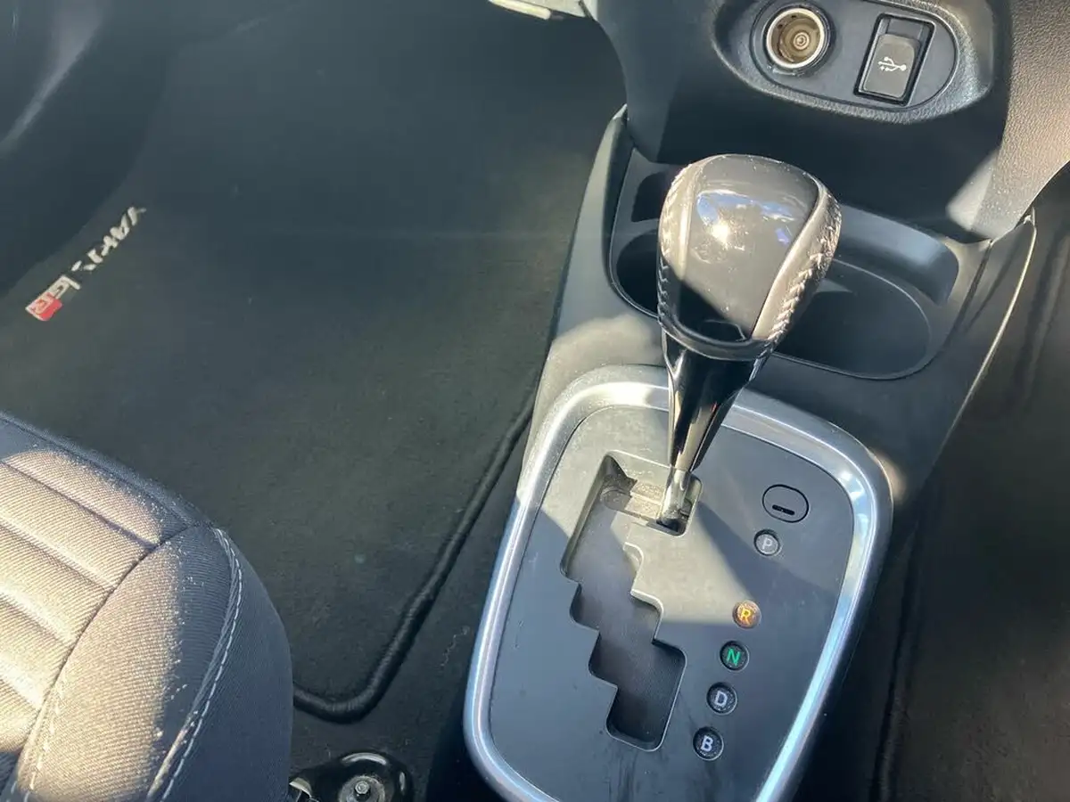 2018-toyota-yaris-15-vvt-i-icon-tech-hybrid-big-58