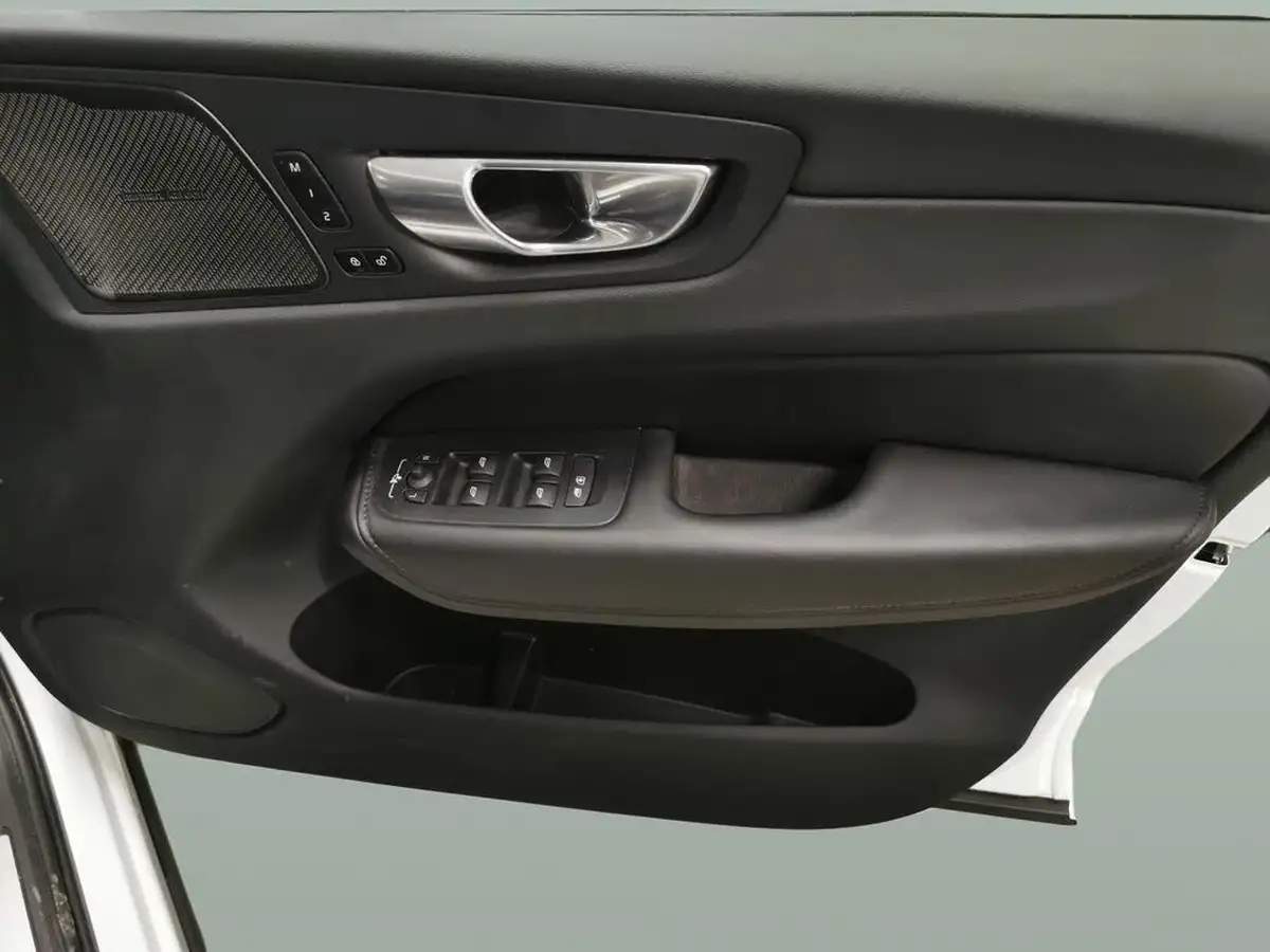 2023-volvo-xc60-20-b5-plus-big-37
