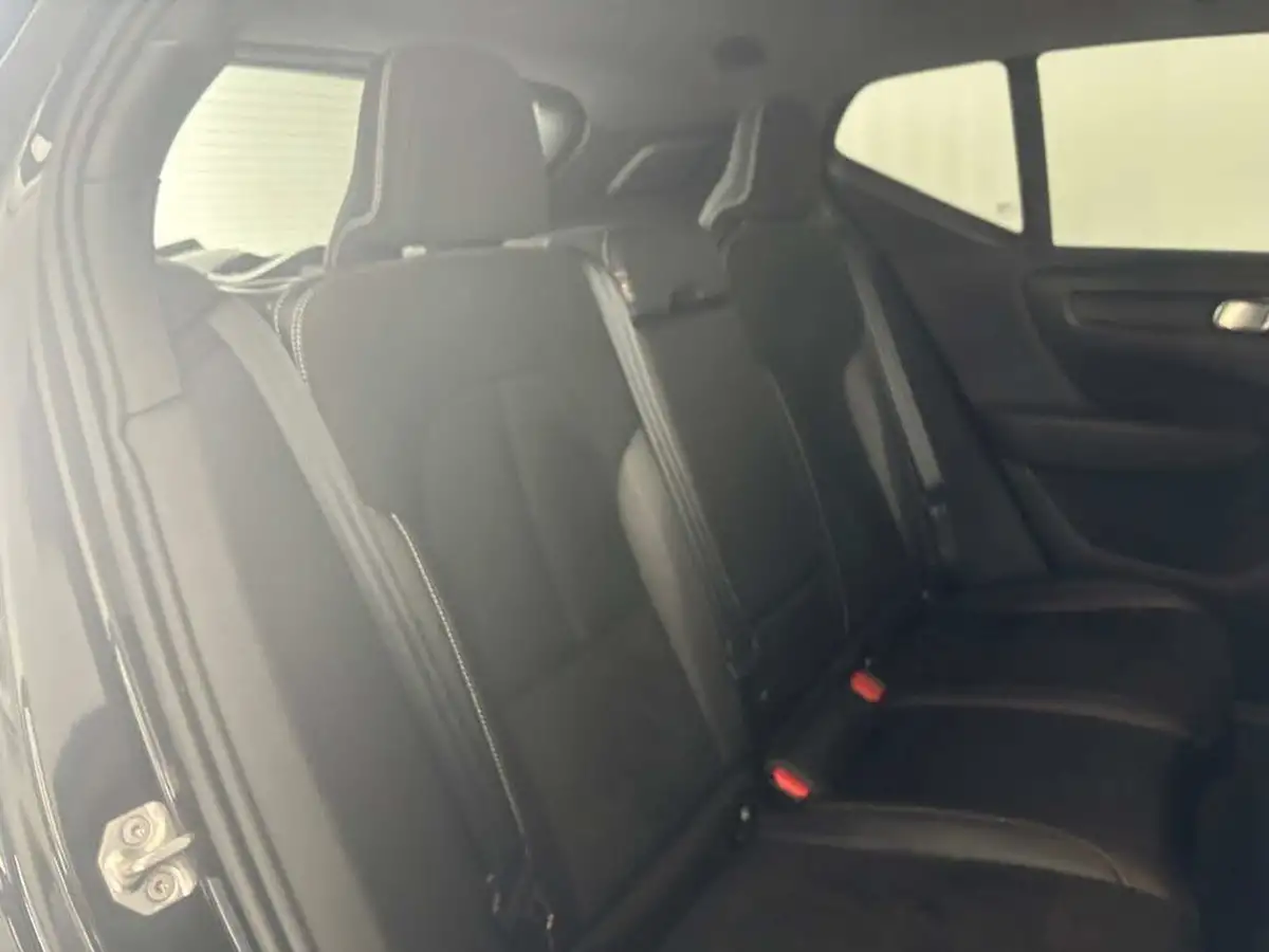 2020-volvo-xc40-20-b4-r-design-big-11