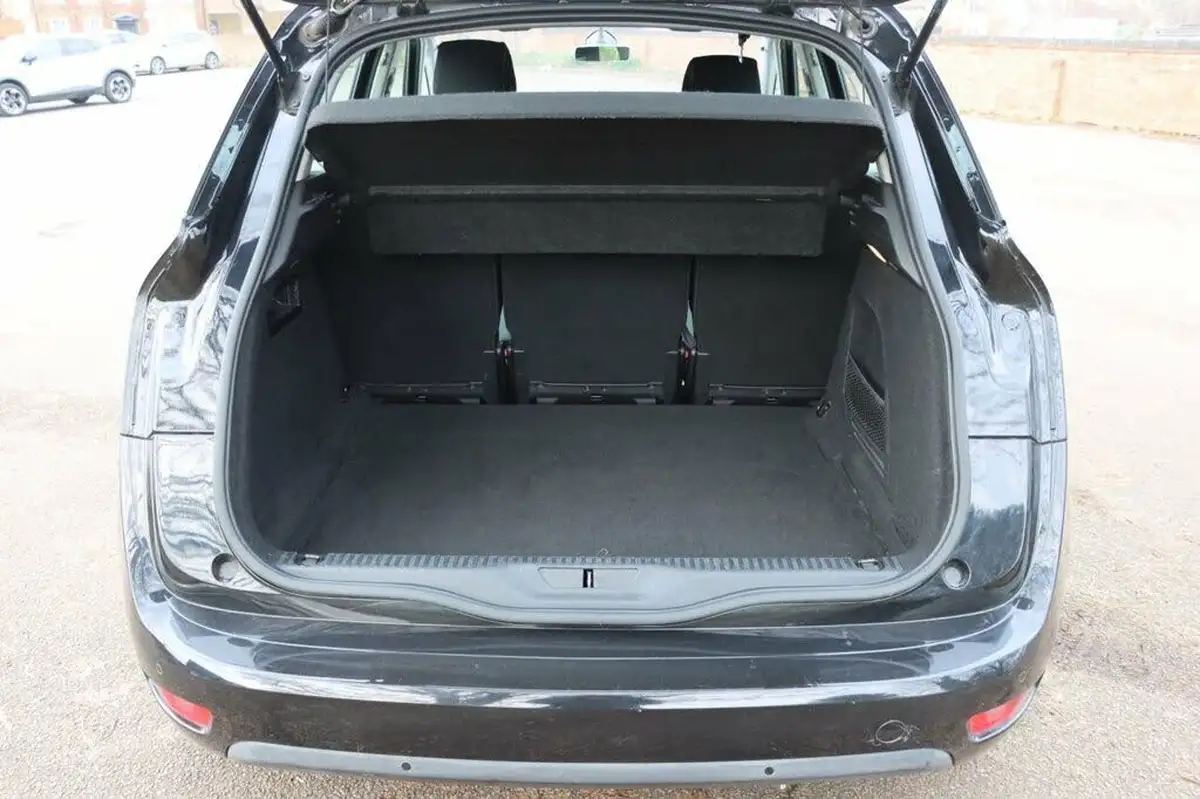 2015-citroen-c4-picasso-16e-hdi-exclusive-big-20