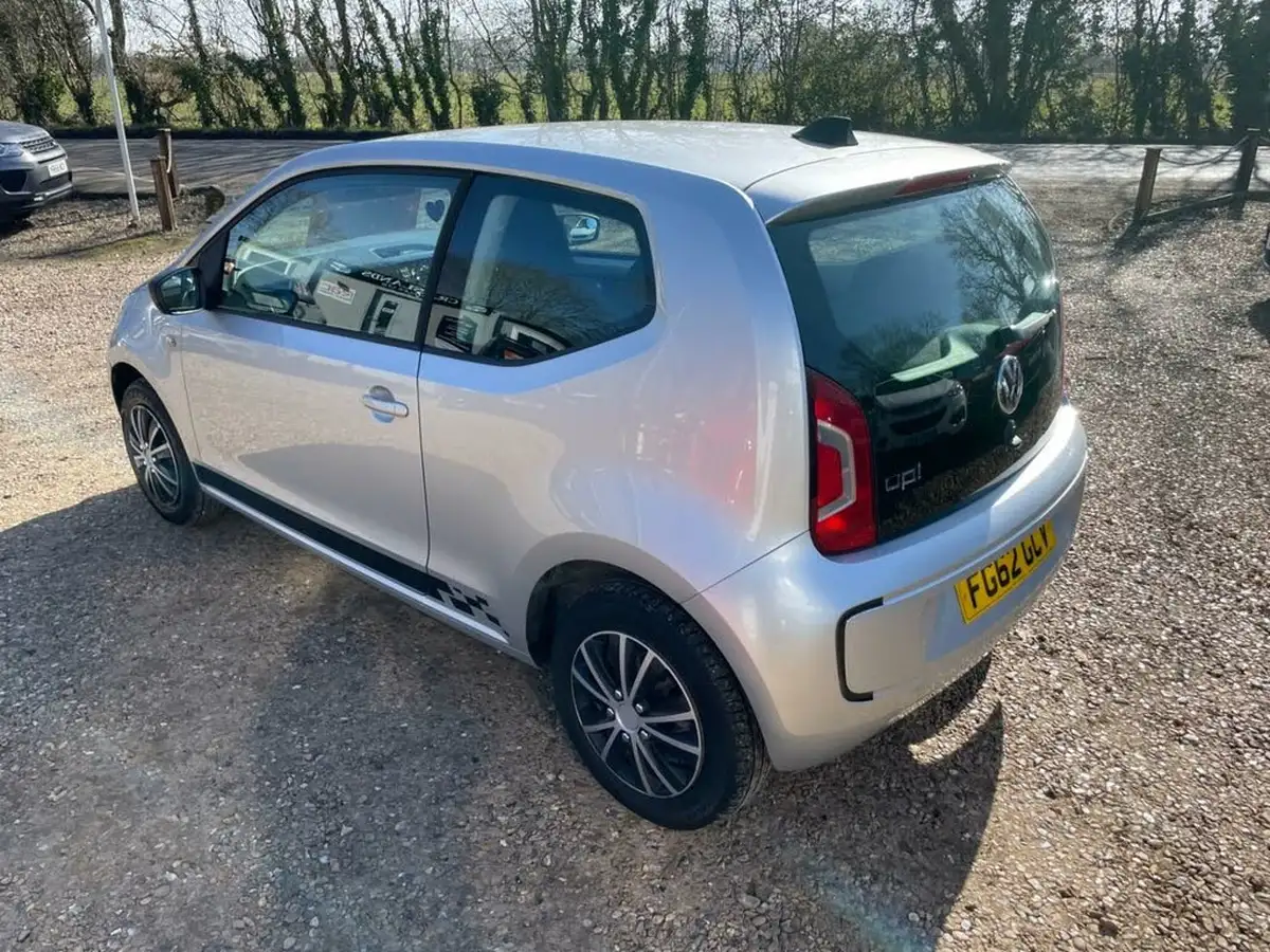 2012-volkswagen-up-10-move-up-59bhp-3d-big-4