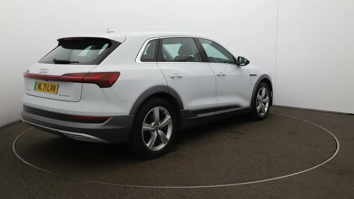 2021-audi-e-tron-50e-technik-station-wagon-big-54