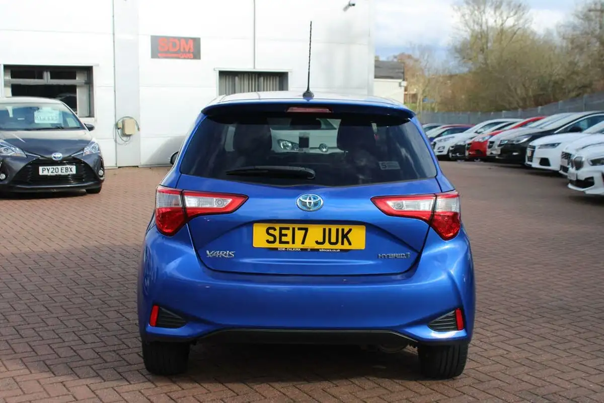 2017-toyota-yaris-15-vvt-i-excel-hybrid-15in-alloys-big-5