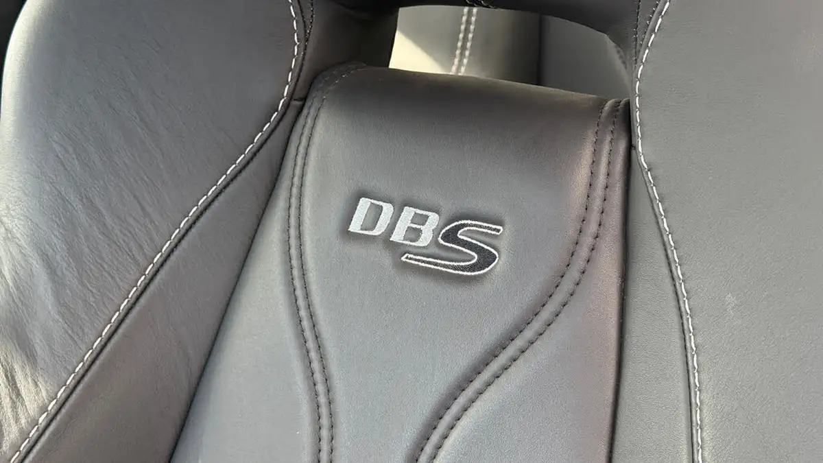 2009-aston-martin-dbs-60-big-26