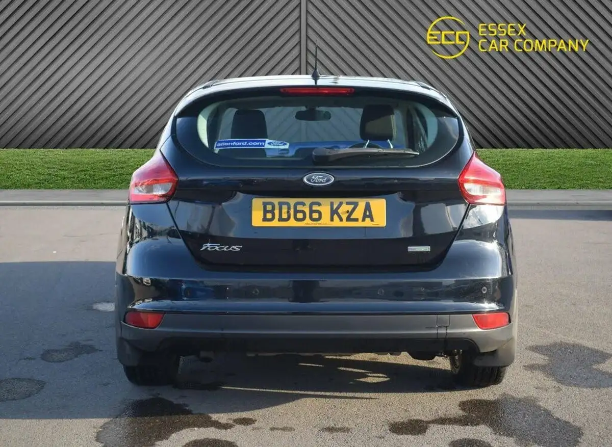 2016-ford-focus-10t-zetec-100ps-hatchback-big-7