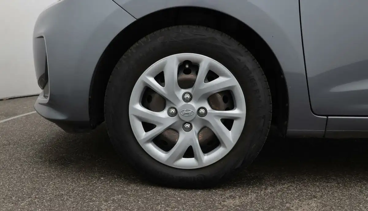 2019-hyundai-i10-10-se-67ps-big-18