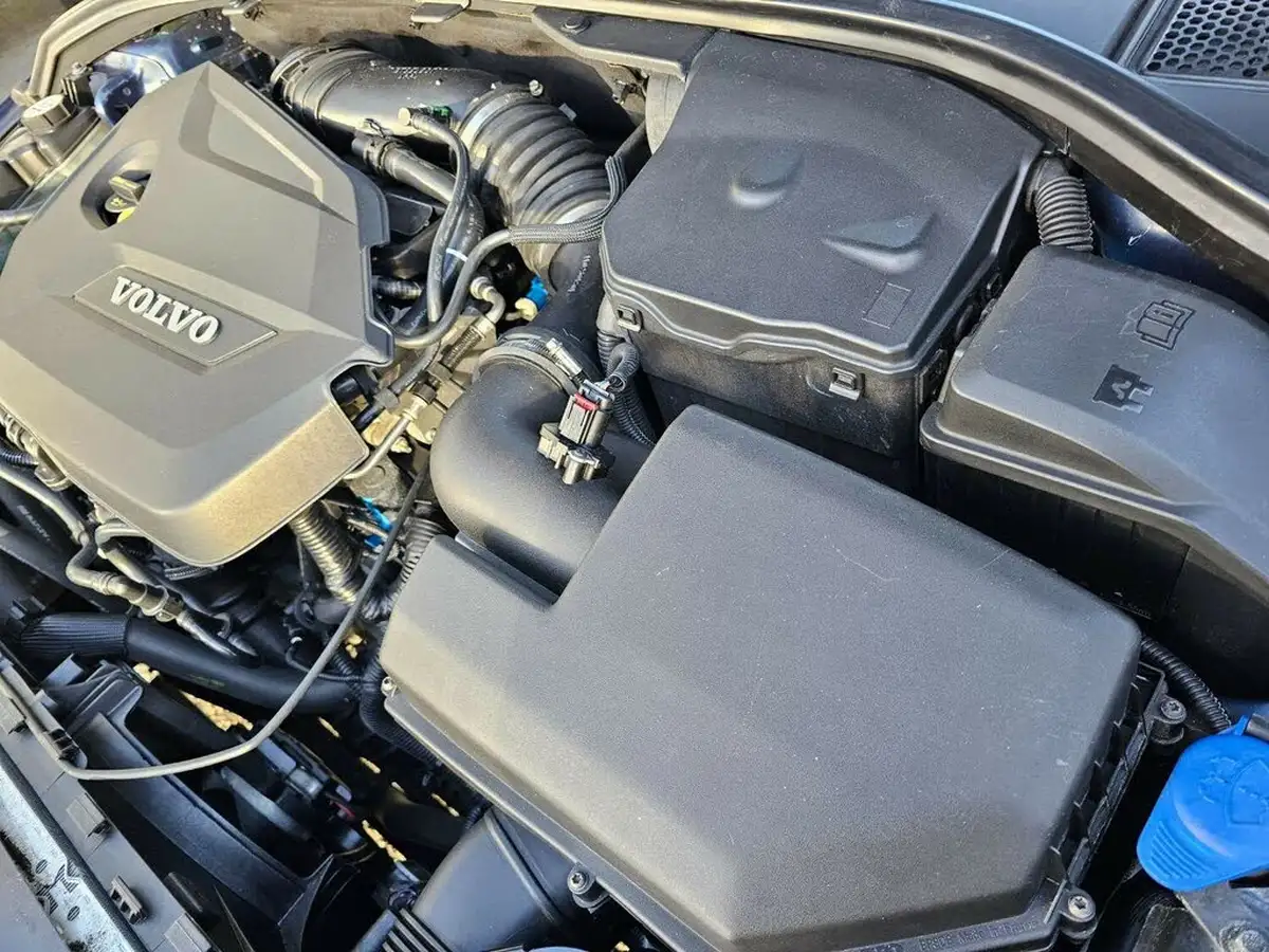2012-volvo-v70-16-t4-se-lux-big-44